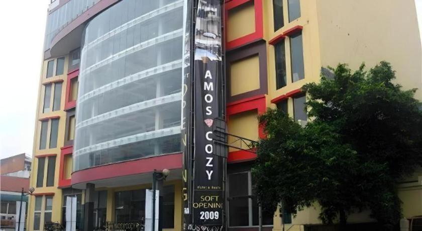 Amos Cozy Hotel Melawai Giacarta Esterno foto