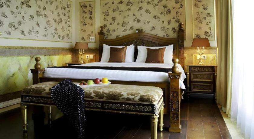 Amos Cozy Hotel Melawai Giacarta Esterno foto