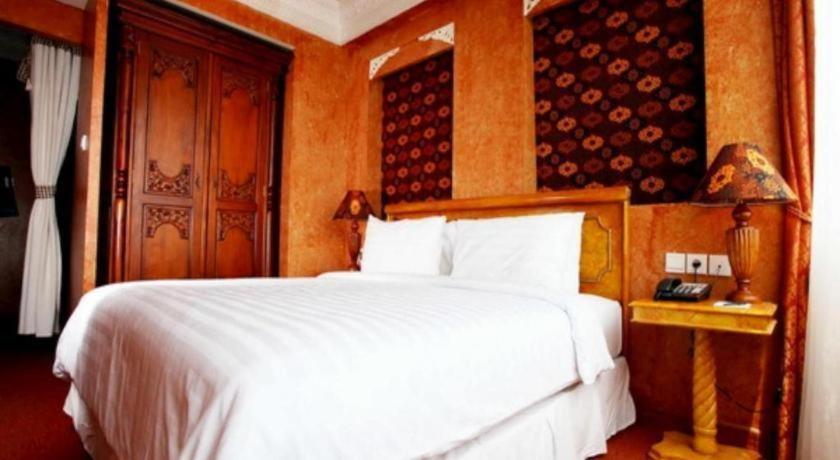 Amos Cozy Hotel Melawai Giacarta Esterno foto